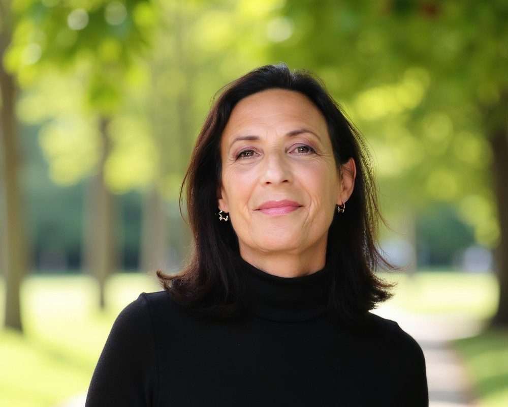 Tess Hunneybell trauma psychotherapist retreat leader.